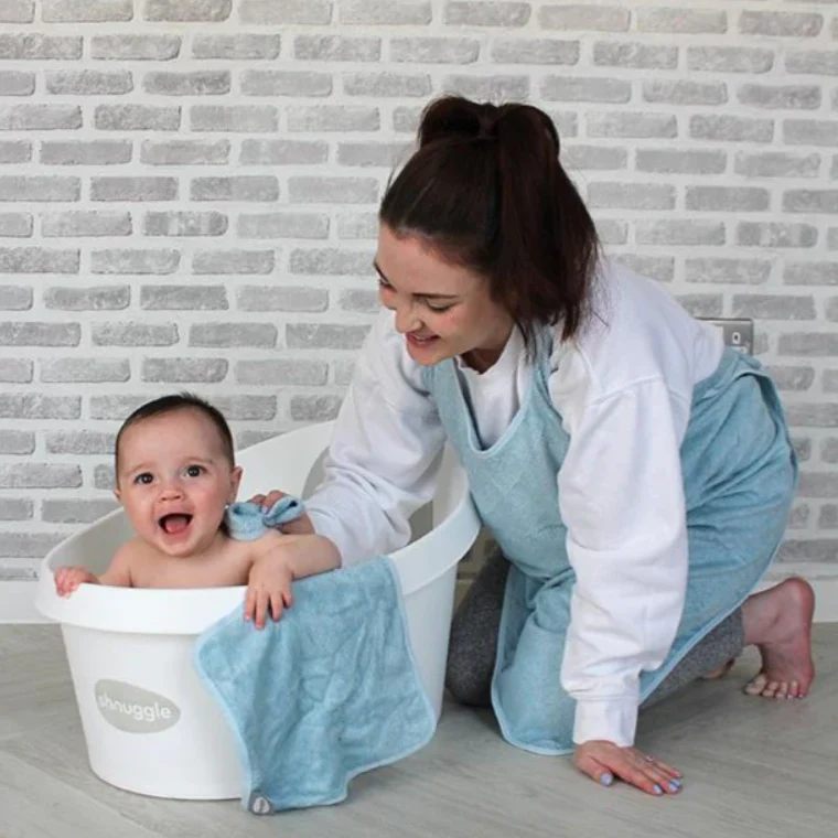 Shnuggle Toalha/Avental de Banho com Capuz Cinza